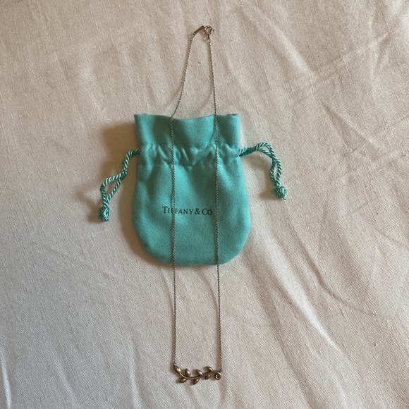 COPY - Tiffany Paloma Picasso Olive Leaf Vine Pendant - Picture 3 of 3
